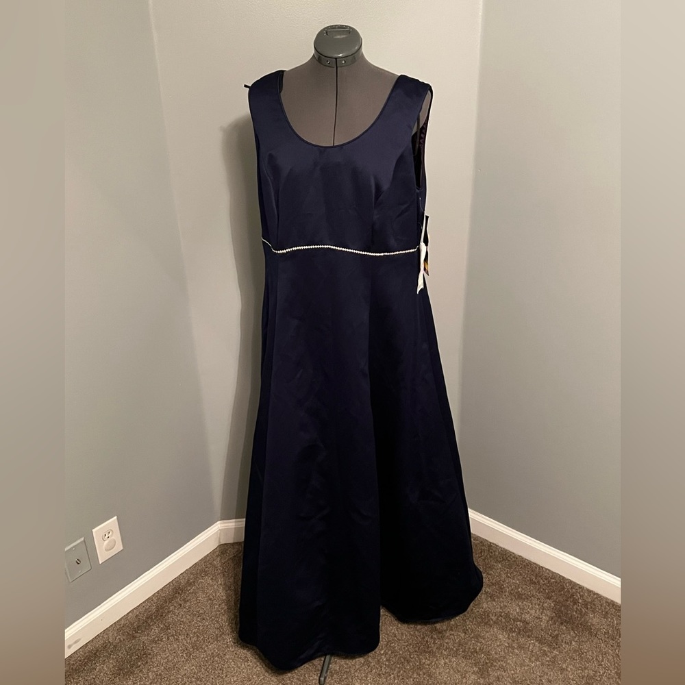 Onyx Nite‎ Formal Gown Size 14 New